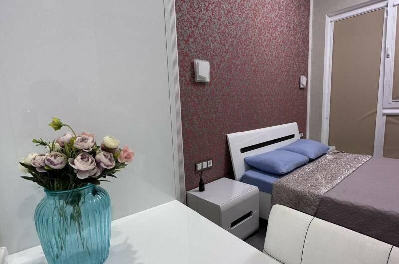 Дизайнерская евродвушка с бассейном в клубном доме