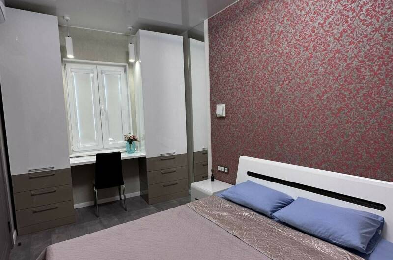 Дизайнерская евродвушка с бассейном в клубном доме