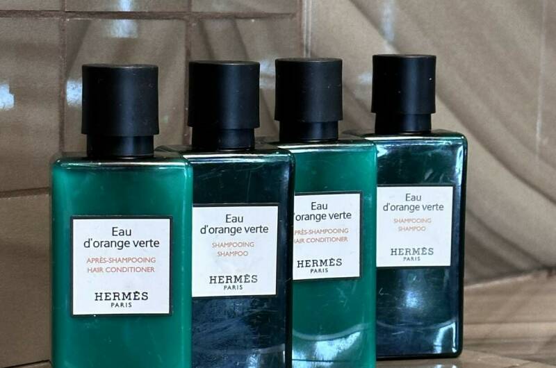 Дизайнерская евродвушка с бассейном в клубном доме