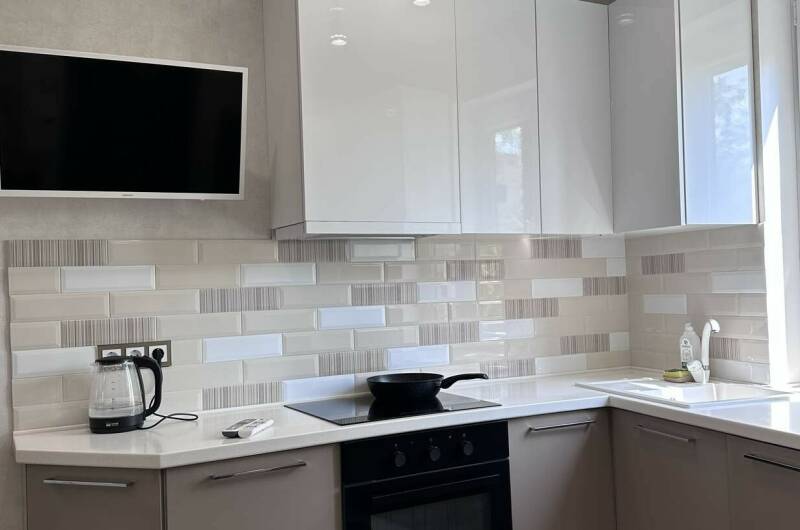 Дизайнерская евродвушка с бассейном в клубном доме