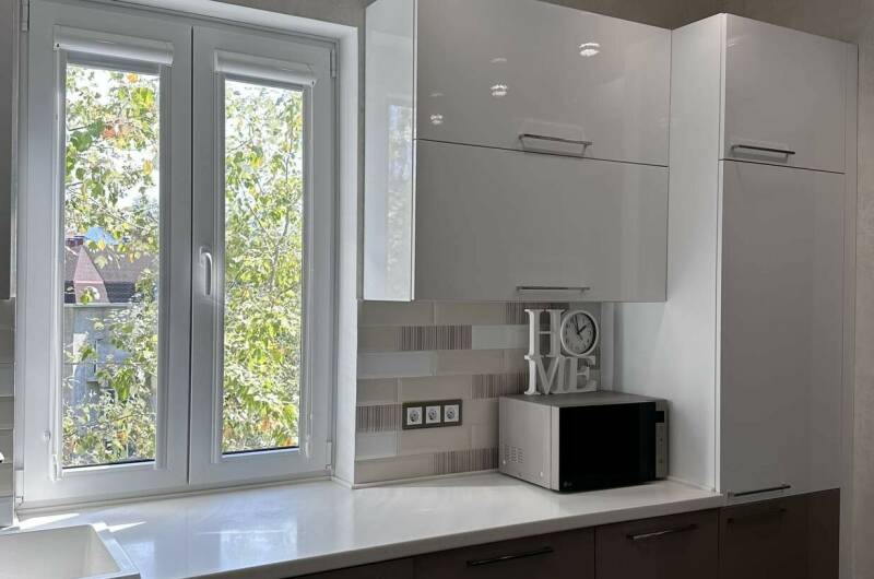 Дизайнерская евродвушка с бассейном в клубном доме