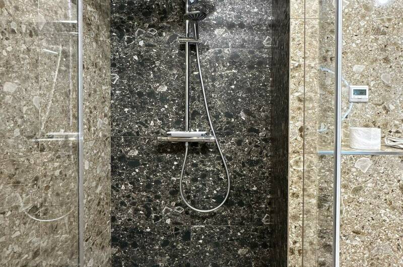 Просторная студия со стильным ремонтом