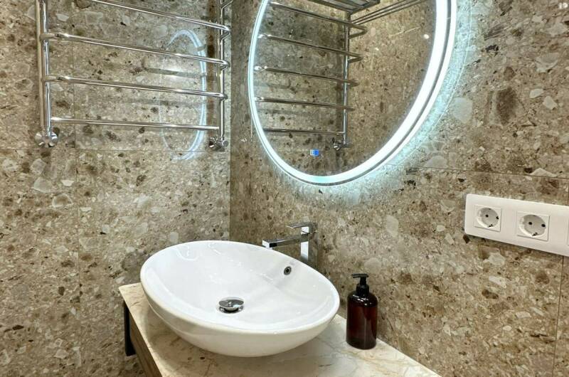 Просторная студия со стильным ремонтом