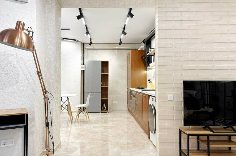 Просторная студия со стильным ремонтом