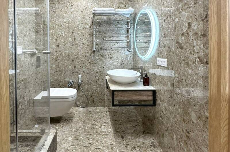 Просторная студия со стильным ремонтом