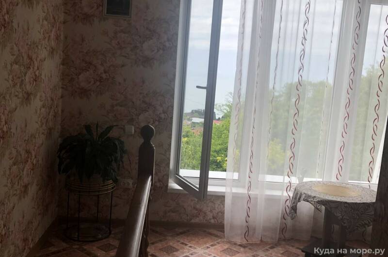 Дом в лесу у моря