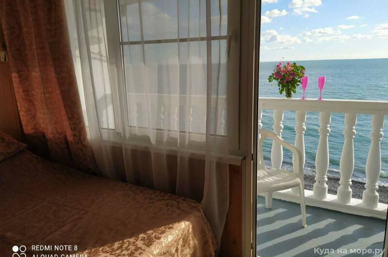 Эллинг на берегу моря «Водолей»