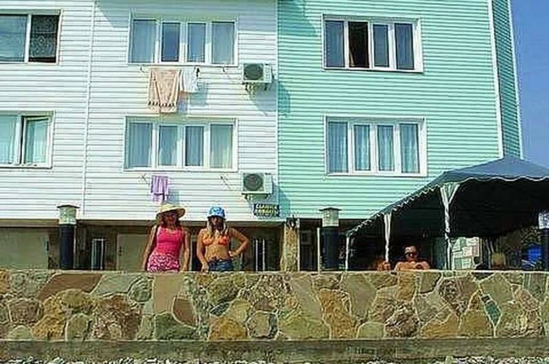 Эллинг «Веста» на берегу моря