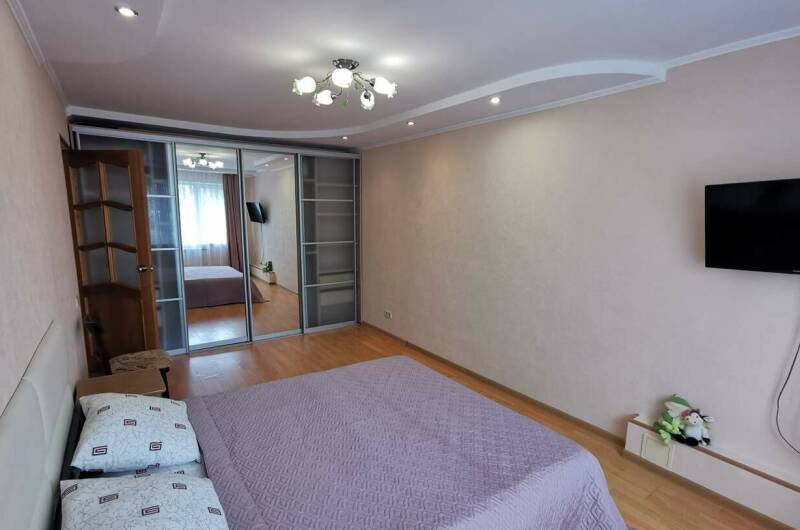 Однокомнатная квартира на Победы 77