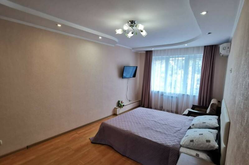 Однокомнатная квартира на Победы 77