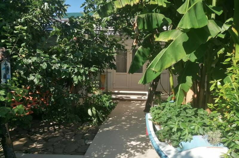 Дом с садом