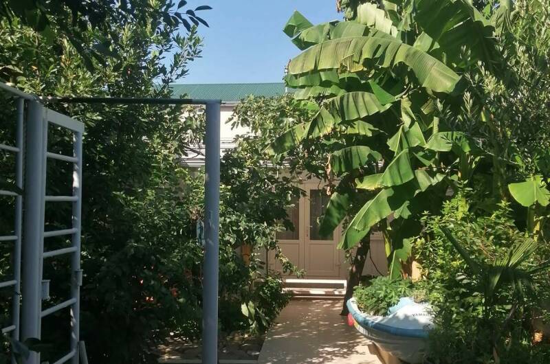 Дом с садом