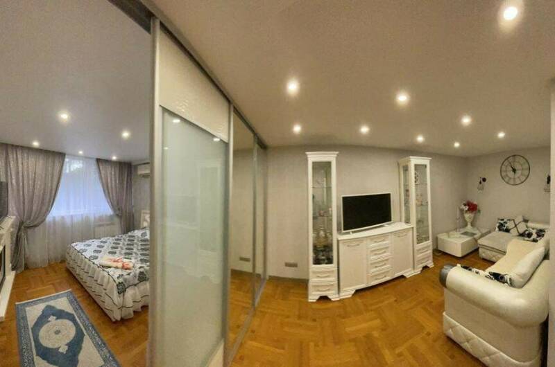 2-х комнатная квартира в центре у моря