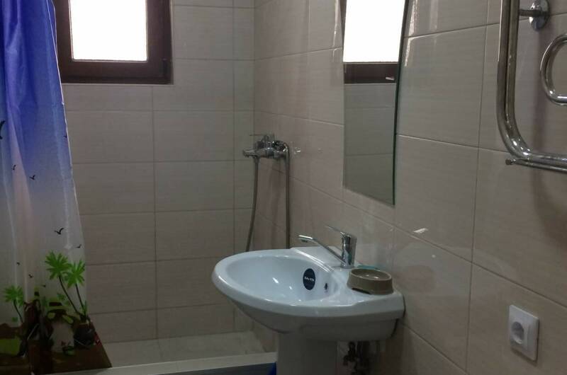 Трёхкомнатная квартира в частном доме