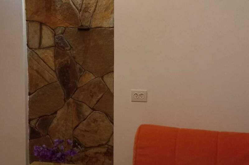 Двухкомнатная квартира в частном доме