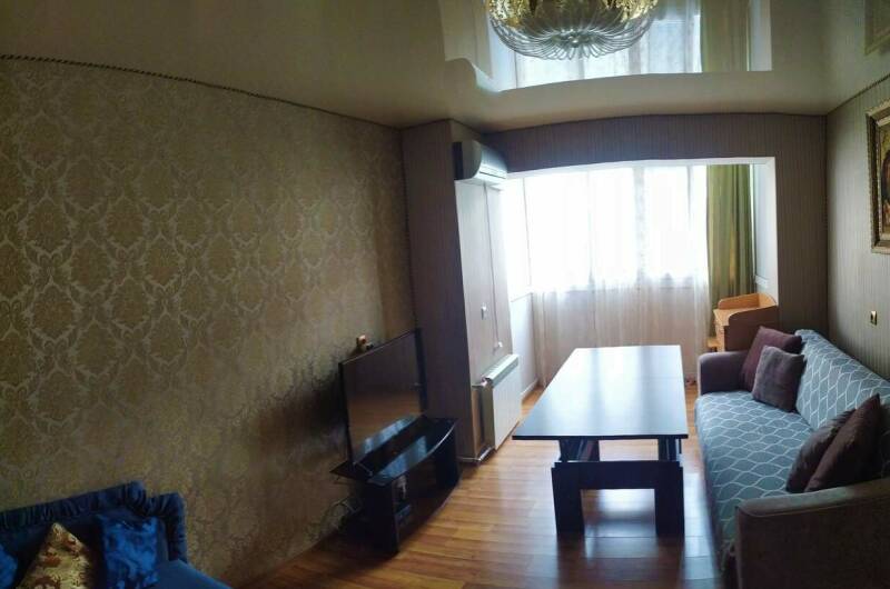 Трёхкомнатная квартира в центре Лазаревского