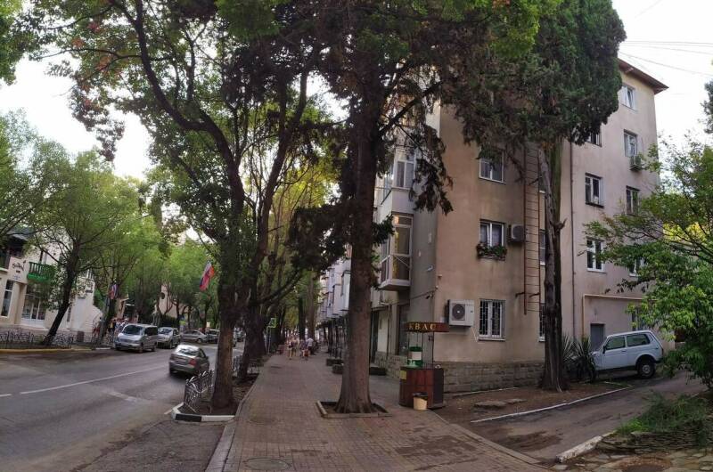 Трёхкомнатная квартира в центре Лазаревского