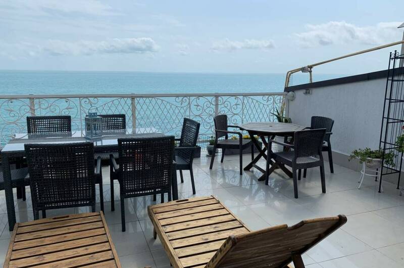 Эллинг у моря