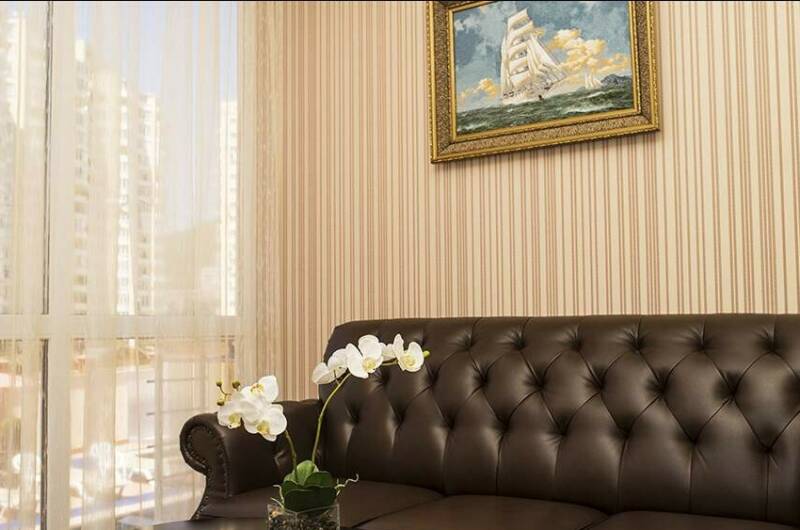 Отель «Лазурное окно»