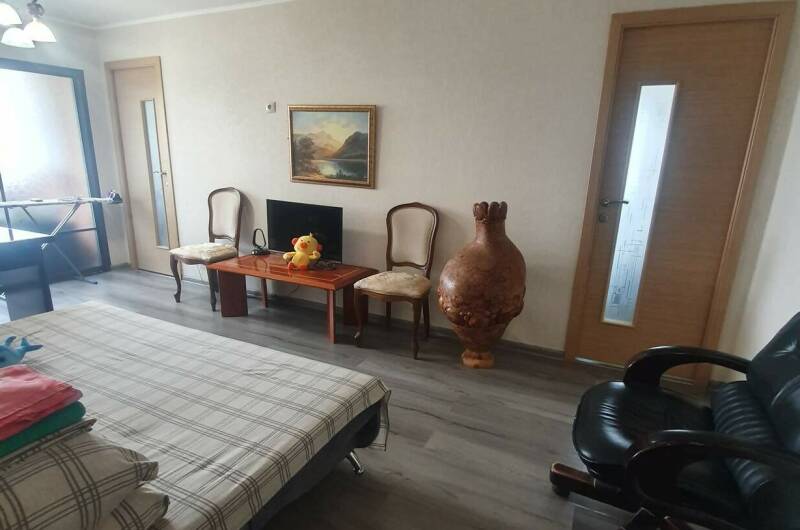 Трёхкомнатная квартира на Лазарева 80