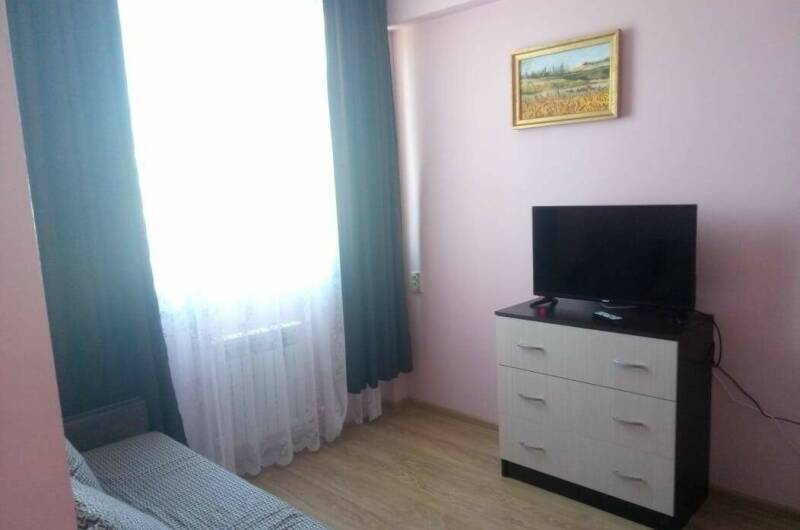 2-х комнатная квартира на Единства 1А