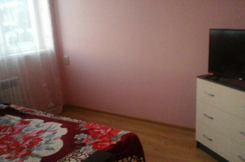 2-х комнатная квартира на Единства 1А