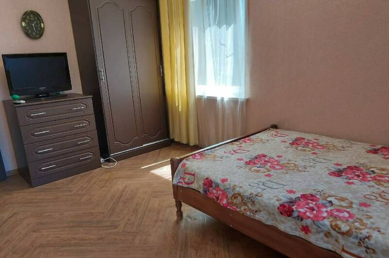 Однокомнатная на Победе