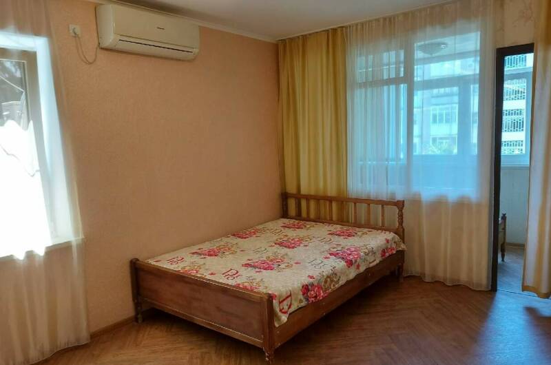 Однокомнатная на Победе