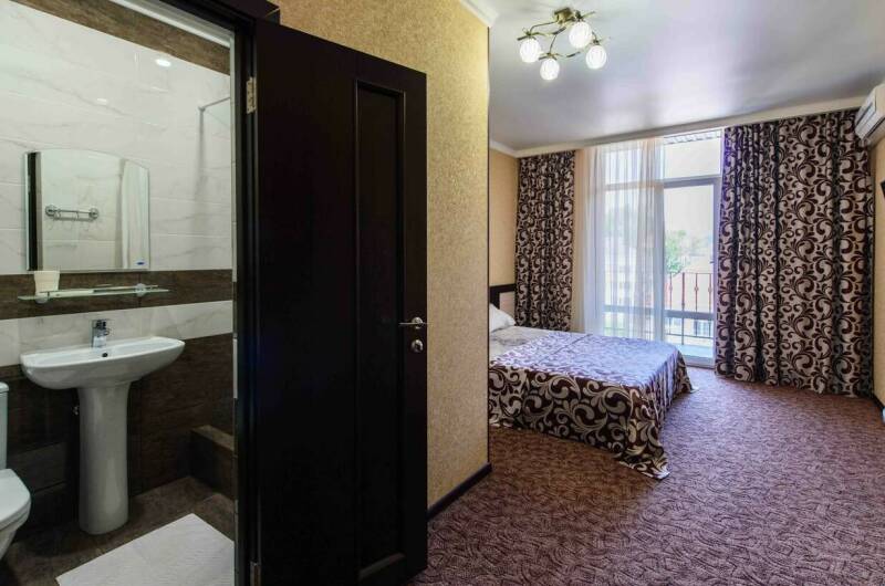 Отель «Seven» (бывш. «Лазаревское»)