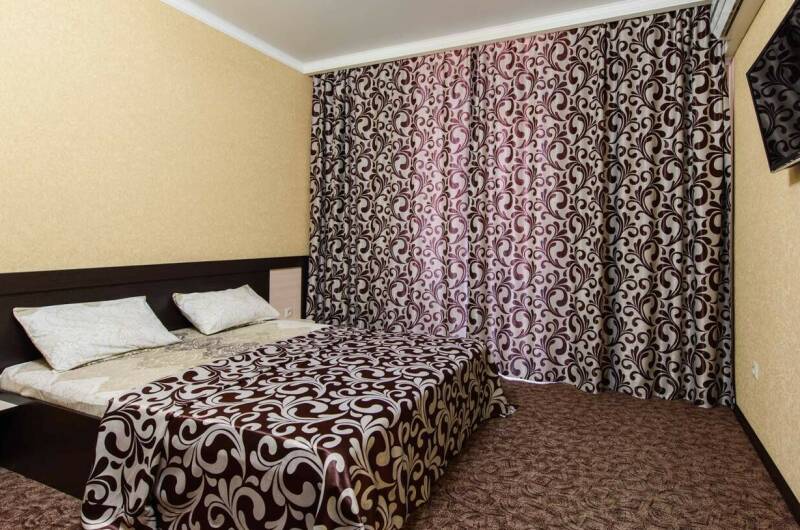 Отель «Seven» (бывш. «Лазаревское»)