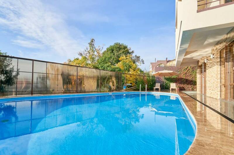 Апартаменты с бассейном