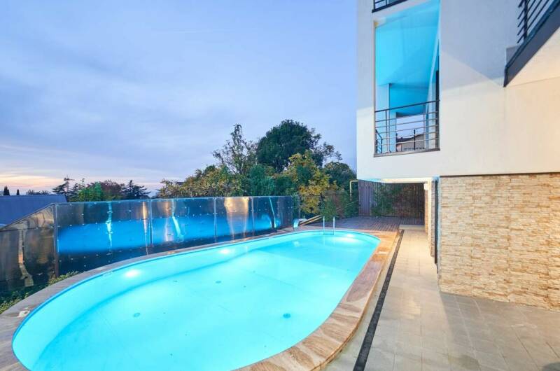 Апартаменты с бассейном