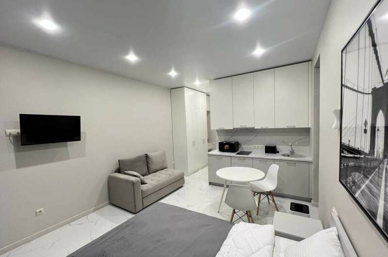 Апартаменты с бассейном и балконом