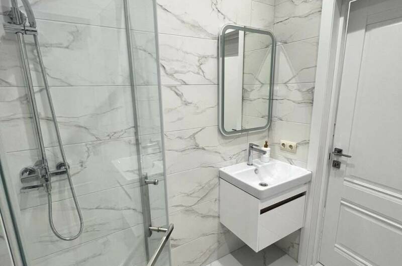 Апартаменты с бассейном и балконом