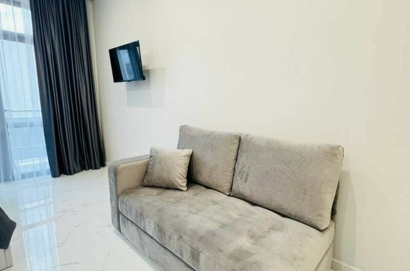 Апартаменты с бассейном и балконом