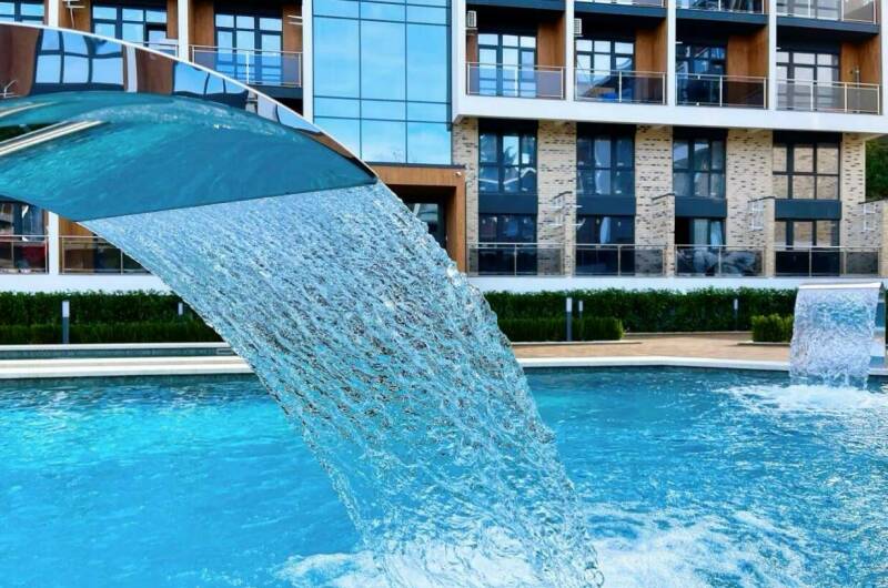 Апартаменты с бассейном и балконом